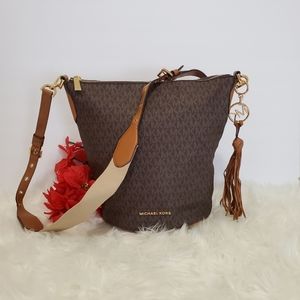 Michael Kors Signature Shoulder bag